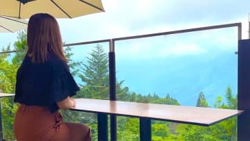 【天空に浮かぶテラス席】大自然に囲まれた「大島屋」が絶景すぎた！名物の特大わらじかつ丼も絶品！