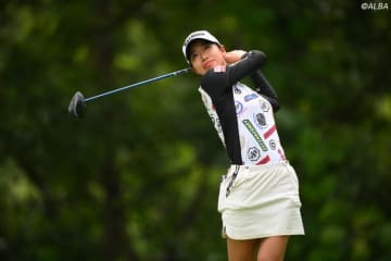 速報＞国内女子ツアーは最終組がスタート　単独首位の吉本ここねはパー発進