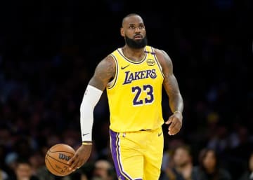 引退後はゴルファーに転身？　NBAのスーパースターがゴルフを楽しむ姿を公開、ファンの“憶測”も…