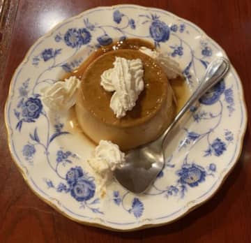 喫茶店の“失敗プリン”、まさかの大絶賛。「デコレーションが下手で…」の一言が、すべてを完璧に変えてしまった