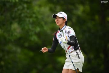 速報＞吉本ここねが首位キープ　木戸愛、永峰咲希が1打差2位