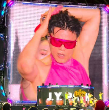 J.Y. Park、 この日のために減量…「WATERBOMB」を熱く盛り上げたピンクのシースルーファッション