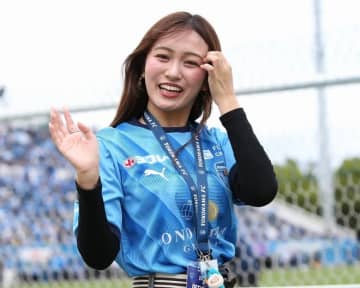 「凄いことしてる」横浜FCの“女神”が絶対に負けられない相手をかっ食らう！ 今回のオーダーは？「30個入り初めて見た」など脚光