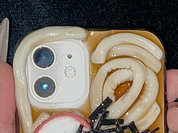美味しそうなうどんをよく見ると？　まさかの正体に「天才越えて神」「脳がバグった」