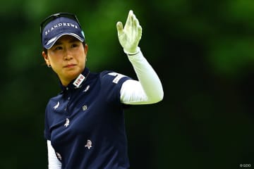 ツアー最長のブランクVへ木戸愛が首位浮上 永峰咲希も並走
