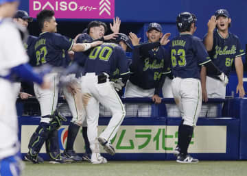 中4―6ヤ（5日）　赤羽が勝ち越し2ラン