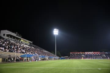 横浜ダービー、覆面姿で発煙筒を焚く禁止行為│横浜FC vs 横浜FM