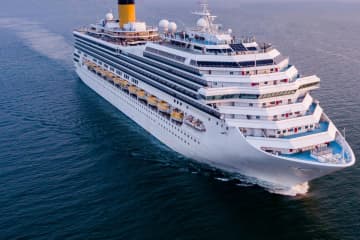 5歳児が “14階建相当のクルーズ船” から落下『迅速すぎる船長の判断』が話題に「動画見たけど、船の上からだと落ちた人米粒にしか見えない。よく助かったな…」「サメに襲われなくてよかった」