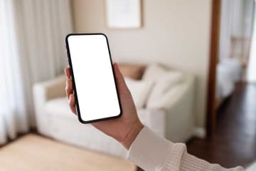 「スマホを持ち歩く」って英語でどう言う？
