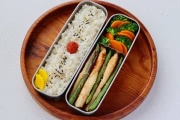 めんつゆで味付けラクちん♪「鶏ささみとさやいんげんのスティック唐揚げ」「野菜のカレー風味」2品弁当