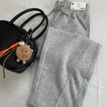 【GUのバレルレッグ】が最高！「スウェットパンツ」で抜け感たっぷり「着回しコーデ」