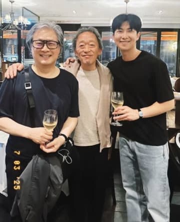 韓国が誇る“偉人アーティスト”たちが一堂に！BTS・RMとワインを酌み交わした人物とは？