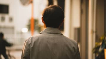 自業自得か…年収1,000万円・59歳元営業本部長、「65歳までバリバリ働く予定」が一転、60歳で静かに退場。昼間からぼんやりテレビの「空虚な日々」を過ごすワケ