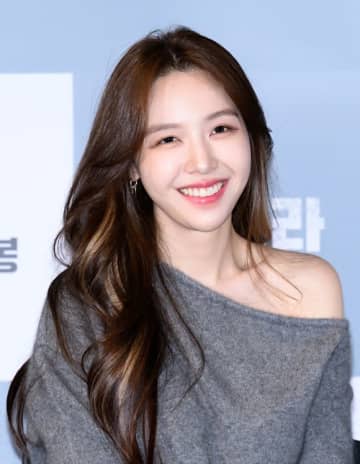 “熱愛報道ゼロ”で電撃結婚発表　K-POPアイドル女優、直筆手紙で心境を明かす「これからも前に」