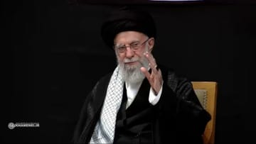 ハメネイ師が公の場に、イスラエルとの衝突後初めて