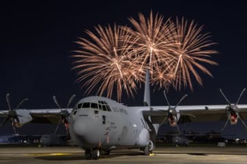 アメリカ軍横田基地、「独立記念日花火大会」 7月4日開催