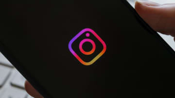 インスタで自分のログイン履歴を確認する方法：他人の乗っ取りや不正ログインの対処法も