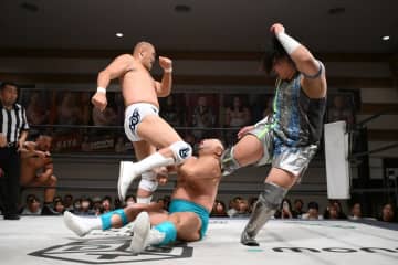 【DDT】秋山準＆佐藤大地がKO-Dタッグ王座前哨戦で勝利！EXTREME王座戦控えたTo-yと佐藤光留はエクストリームな戦いに発展