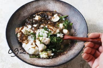 夏はこれで乗り切る！簡単＆さっぱり「もずくと豆腐の出汁茶漬け」
