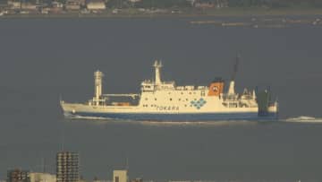 十島村からの島外避難第2陣46人がまもなく鹿児島市の港に到着　6日時点で悪石島に23人、小宝島に41人が残る