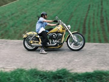 元TOKIO長瀬智也、田舎道を大型バイクで疾走！投稿に11万超の反響