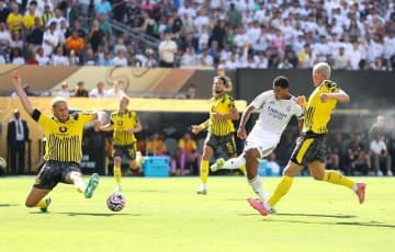 「ゴルフのグリーンだ。ここでパットできる」ドルトムント指揮官がCWC＆北中米W杯決勝の地を猛批判！12時開始もざら…「少し遅らせるべき」とも