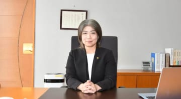 「公選法違反の可能性高い」学歴詐称疑惑の伊東市長に弁護士バッサリ　辞職勧告決議の日に会見、何を語る