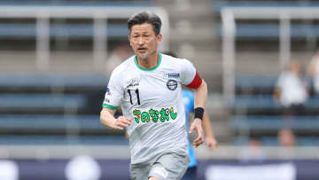 三浦知良がJFL最年長出場記録を58歳130日に更新　前半で退きゴールならず　後半チームが2点決め同点