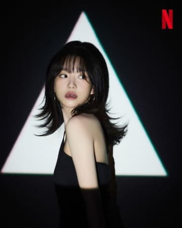 IZ*ONE出身チョ・ユリ、Netflix「イカゲーム3」のグラビアが公開⋯美しいビジュアルを披露
