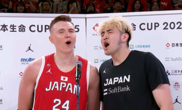 「可愛すぎるだろ（笑）」ホーキンソン＆川真田紘也の“熱唱”にファン爆笑！「今日イチの笑いありがとう」「上手な日本語でダジャレを２つもw」