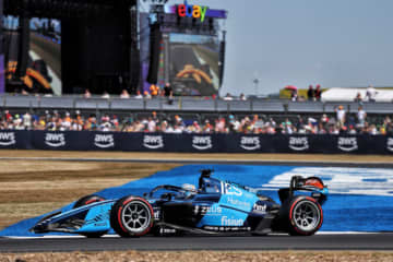 アストンマーティン育成クロフォードが雨の一戦を制し、今季3勝目を掴む／FIA F2第8戦レース2