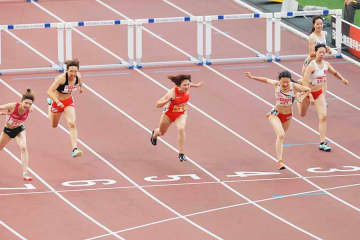 女子100m障害は0秒003差の超大接戦！　1着表示が田中佑美→中島ひとみ→田中佑美と入れ替わる大混乱…田中が初の日本女王に【日本選手権】
