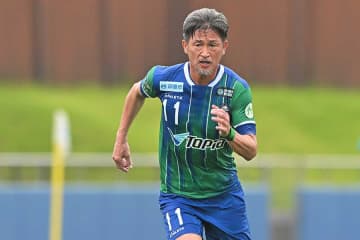 58歳現役の日本人は「真の開拓者」　プロ40周年の快挙に海外驚嘆「黄金のページを刻み続ける」