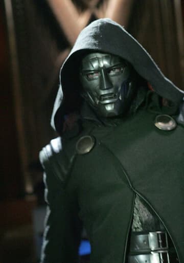 旧『ファンタスティック・フォー』キャスト、ドクター・ドゥーム役ジュリアン・マクマホンさん追悼