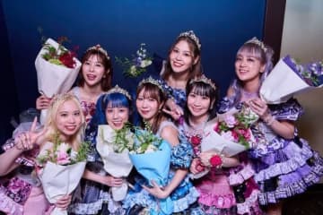 “活動15年”つぼみ大革命、解散ライヴで熱いメッセージ 3時のヒロイン・福田らOBメンバーもサプライズ登場