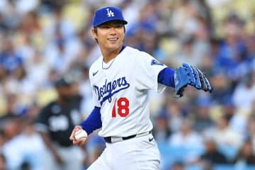 ドジャースがロッカーの超貴重映像を公開　ロバーツ監督は日本語で賛辞、山本由伸に手渡した1枚の封筒