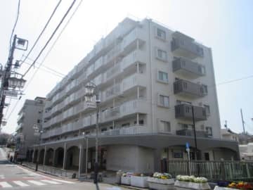 ハイネス富士見ヶ丘｜2駅1路線利用可。駅から直結の位置にある低層マンション