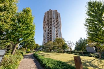 元麻布ヒルズ フォレストタワー|「麻布十番」駅徒歩8分。元麻布の高台に佇むシンボルタワー。コンシェルジュサービスあり。充実の共用施設。