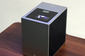 LG、4K超短焦点プロジェクター「CineBeam S」先行発売。約40cmで100型投影、壁色に合わせて色調整する新モード搭載