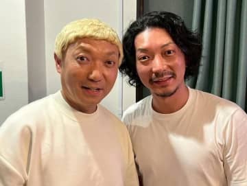 ニューヨーク嶋佐和也、激似ツーショットが話題に「クオリティ高し」「鏡かと」