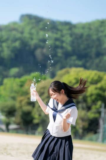 内海里音、初写真集に初挑戦！STU48の“素顔と成長”を1冊に