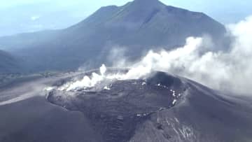 【緊急取材】霧島連山「新燃岳」が7年ぶりに噴火　登山道は閉鎖・麓の町は火山灰で真っ白に…現地の様子と観光地への影響は？