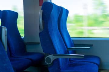 満員バスで、空席があるのに座れない！？ 迷惑な【場所取り客】の驚きの『席取り理由』と衝撃の結末