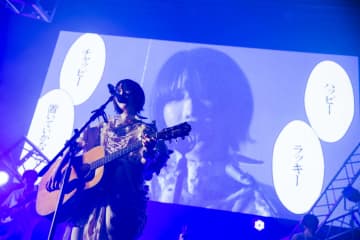 ano、アニメ『タコピーの原罪』オープニングテーマ「ハッピーラッキーチャッピー」のツアーファイナルのライブ映像を公開