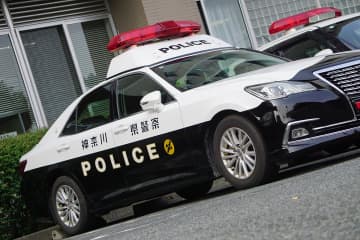 警視庁が見失った車と相模原北署のパトカーが衝突、警察官2人けが　ひき逃げ事件として捜査