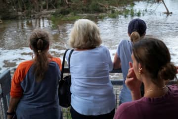 テキサスの洪水、死者85人に　少女ら数十人が行方不明