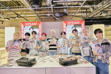 &TEAM、原宿のK-POP総合デパート「D’PARTMENT」にお忍び来店！ファン必見の限定グッズに直筆メッセージも