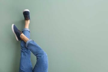 「ズボンを履く」って英語でどう言う？
