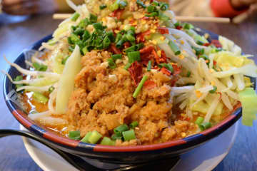ラーメン二郎「（食事は）”最大” 20分以内で」ロット（効率）が乱れて困っていると語り “食べる時間を制限” ネットで話題に「着席から20分だったら短くないか？」「そんなマイルールを作るなら券売機ではなく、まずは店外に告知しておかないと」