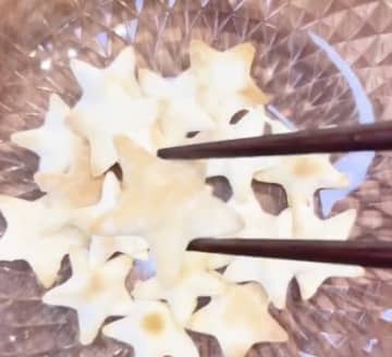 ３歳児が「もっと！」と懇願する“魔法のスナック”。正体は“餃子の皮”だった…！油を使わない“やみつきオヤツ”にママたち大絶賛